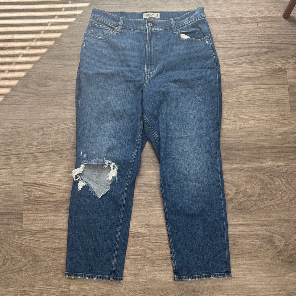 Abercrombie & Fitch Curve Love Ankle Straight Ultra High Rise jeans size 32 / 14